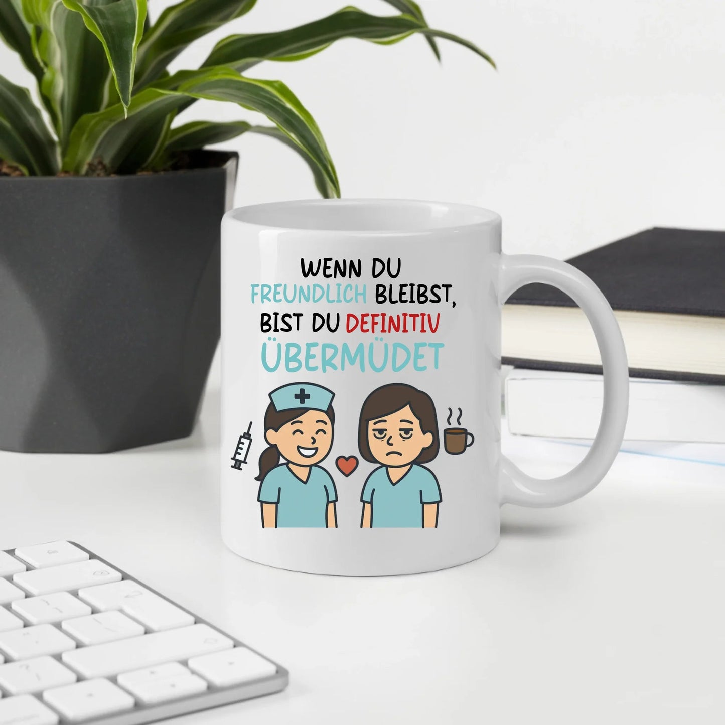 Personalisierte Krankenschwester Tasse mit Spruch "Wenn du freundlich bleibst, bist du übermüdet" Little Mathilda Little Mathilda Keramik Tasse