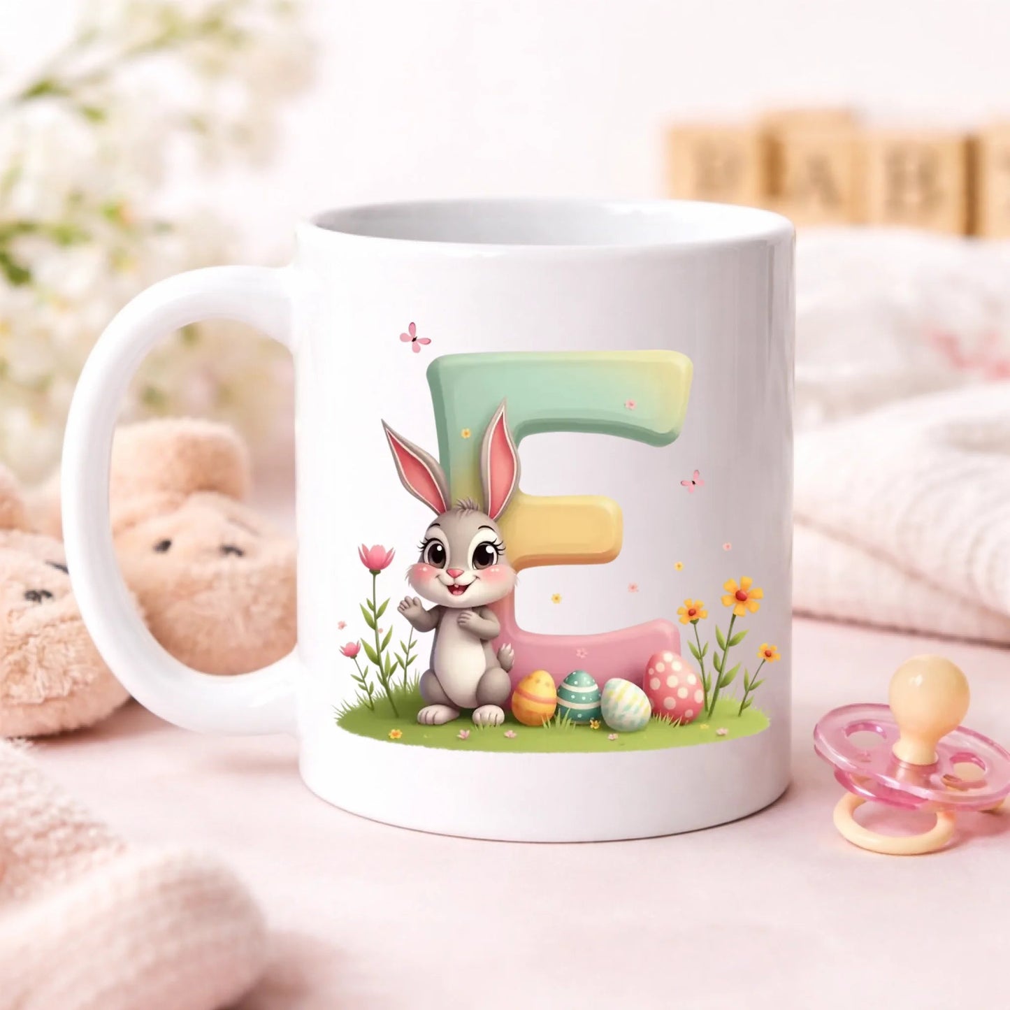 Personalisierte Oster Tasse für Kinder mit Wunschbuchstaben – Süßer Osterhase Little Mathilda Little Mathilda Little Mathilda