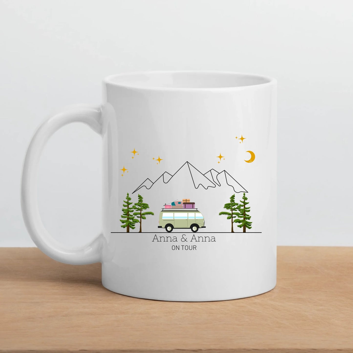 Bunter Reisecamper mit Gepäck
