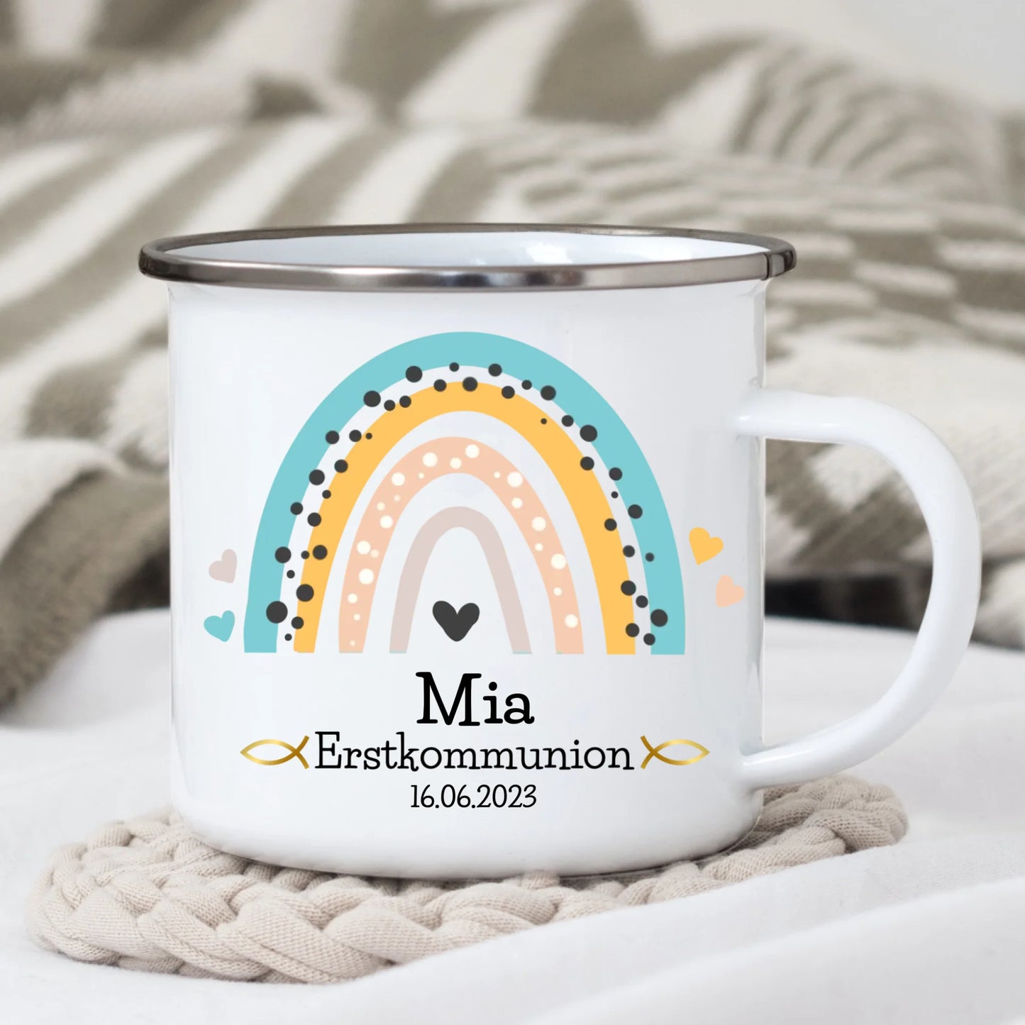 Personalisierte Emaille-Tasse zur Erstkommunion mit Regenbogen