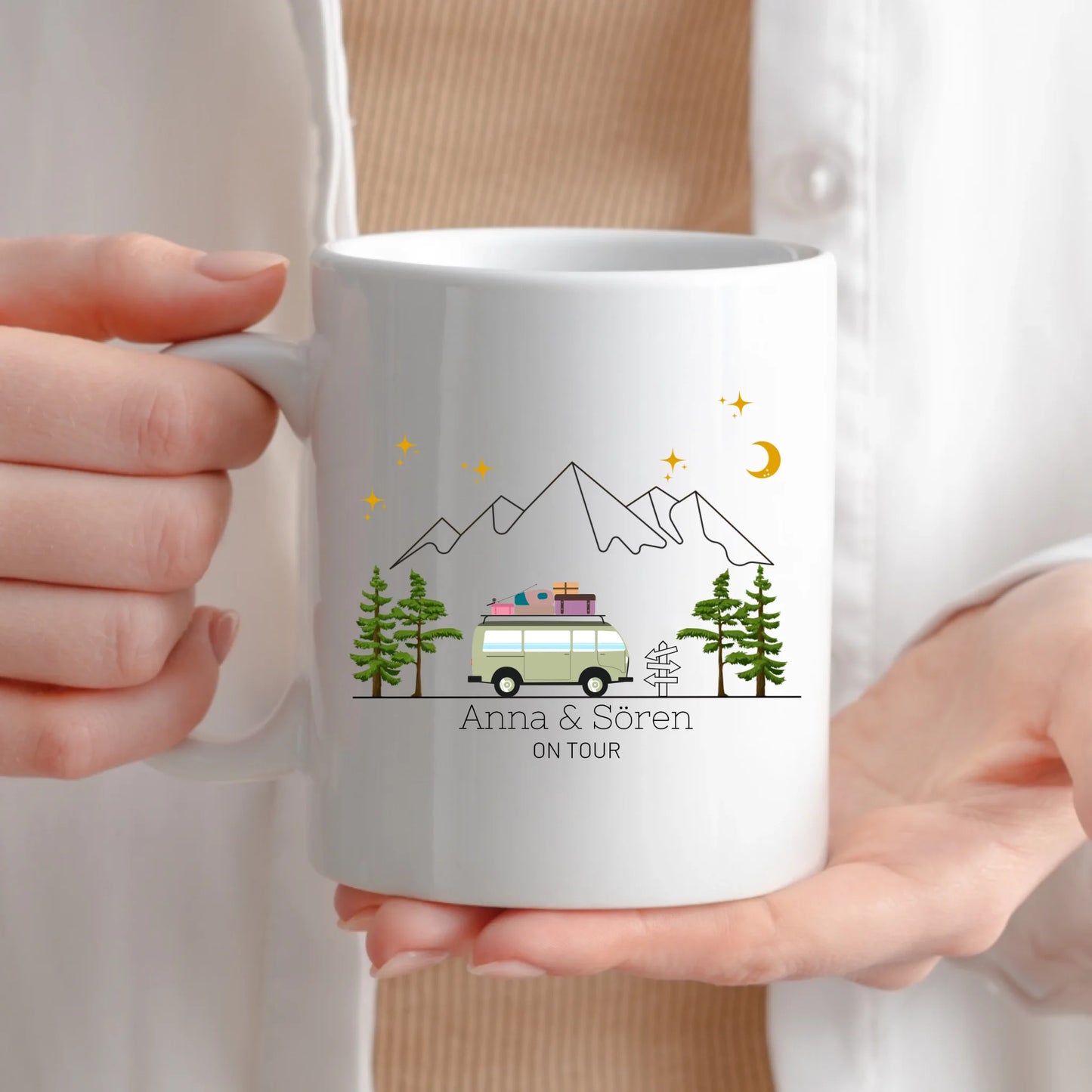 Camping-car de voyage coloré avec bagages