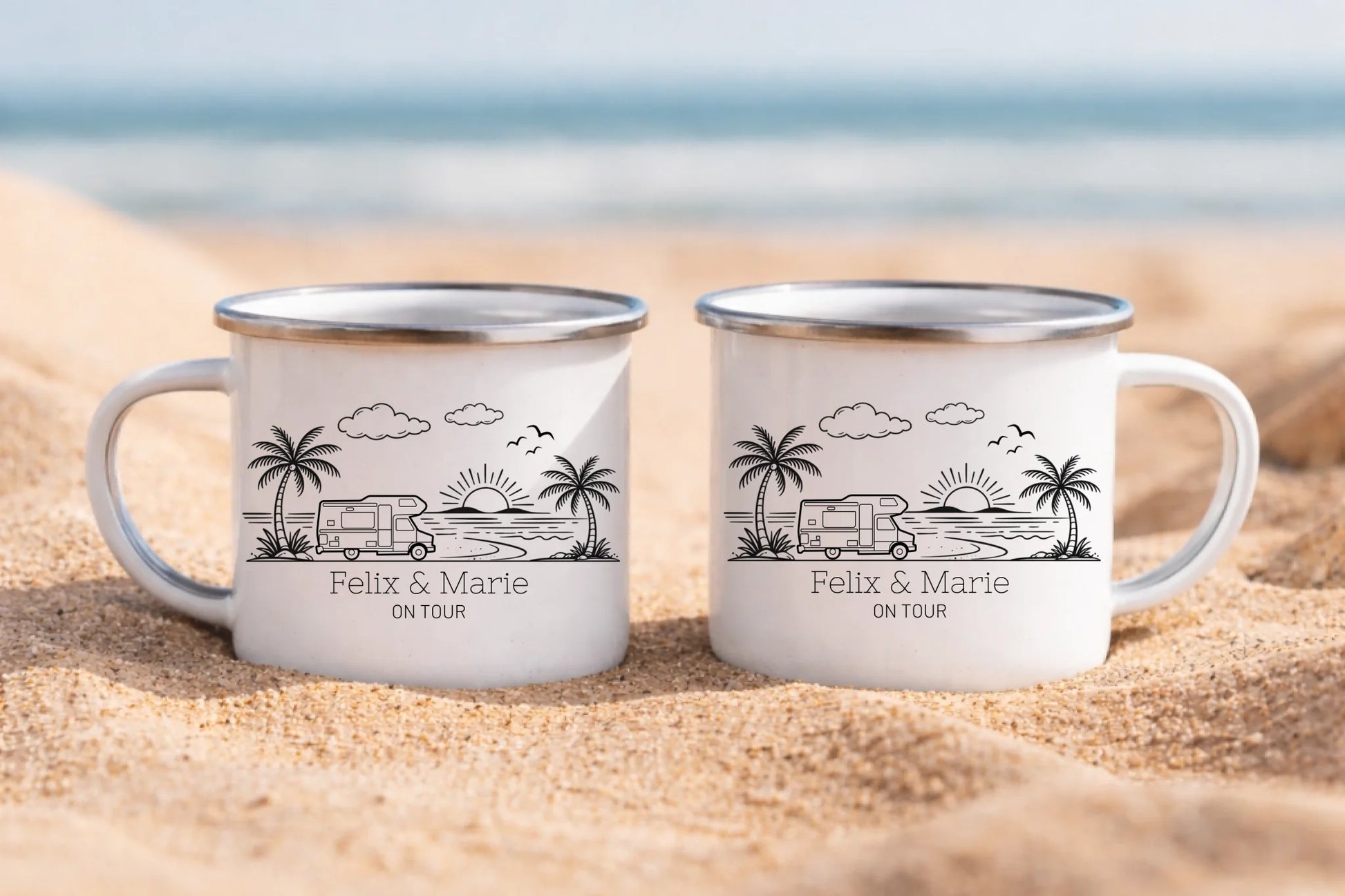Personalisierte Emaille Camping Tasse im Sand