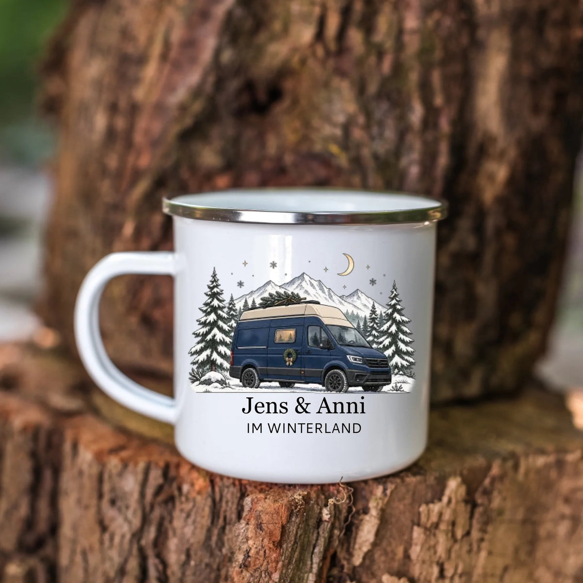 Personalisierte Emaille Camping Tasse mit Namen „Campervan im Winter“ Little Mathilda Little Mathilda Emaille Tasse