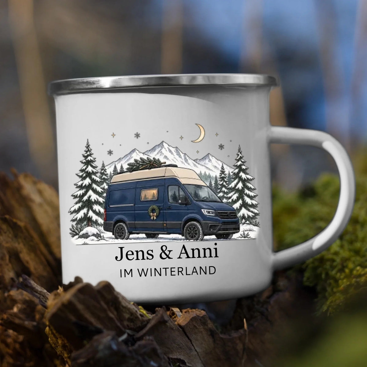 Personalisierte Emaille Camping Tasse mit Namen „Campervan im Winter“ Little Mathilda Little Mathilda Emaille Tasse