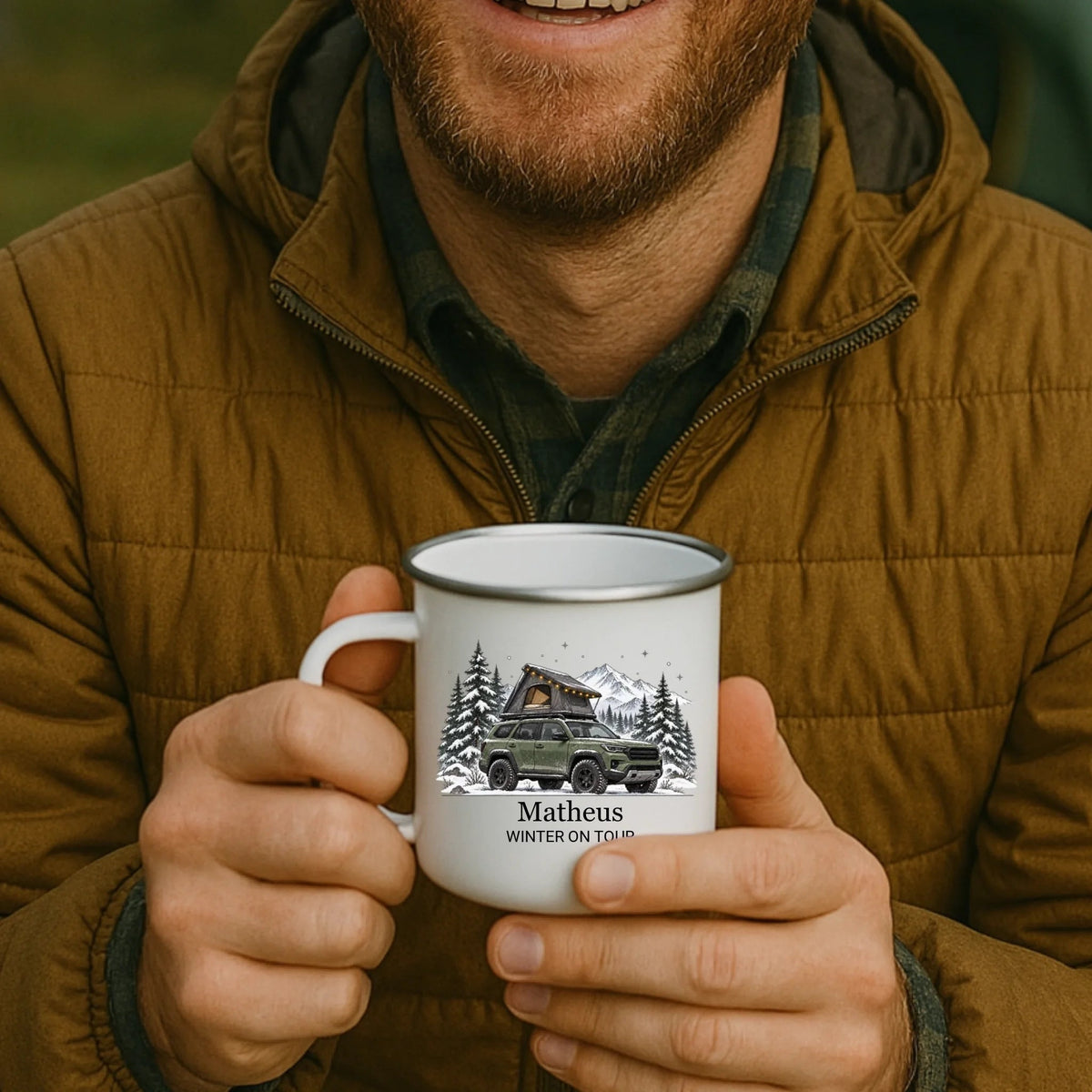 Personalisierte Emaille Camping Tasse mit Namen „Offroad Camper im Winter“ Little Mathilda Little Mathilda Emaille Tasse