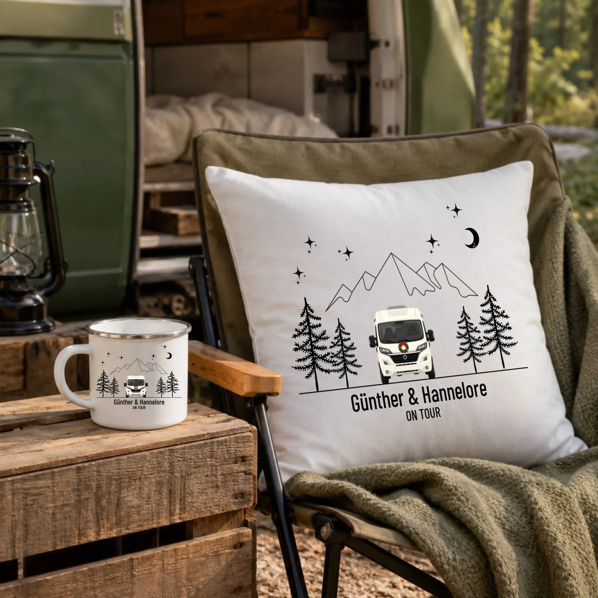 Personalisierte Emaille Camping Tasse mit Namen „Wohnmobil und Wohnwagen im Winter“ Little Mathilda Little Mathilda Emaille Tasse