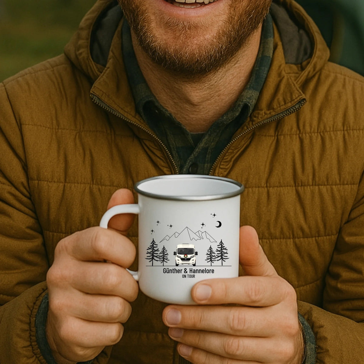 Personalisierte Emaille Camping Tasse mit Namen „Wohnmobil und Wohnwagen im Winter“ Little Mathilda Little Mathilda Emaille Tasse