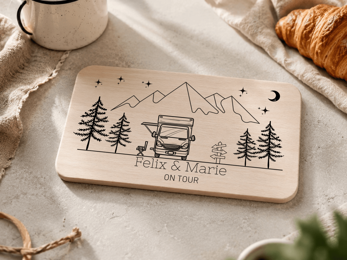 Personalisiertes Frühstücksbrett Camper mit Namen und Gravur aus Buchenholz Little Mathilda Little Mathilda Frühstücksbrett