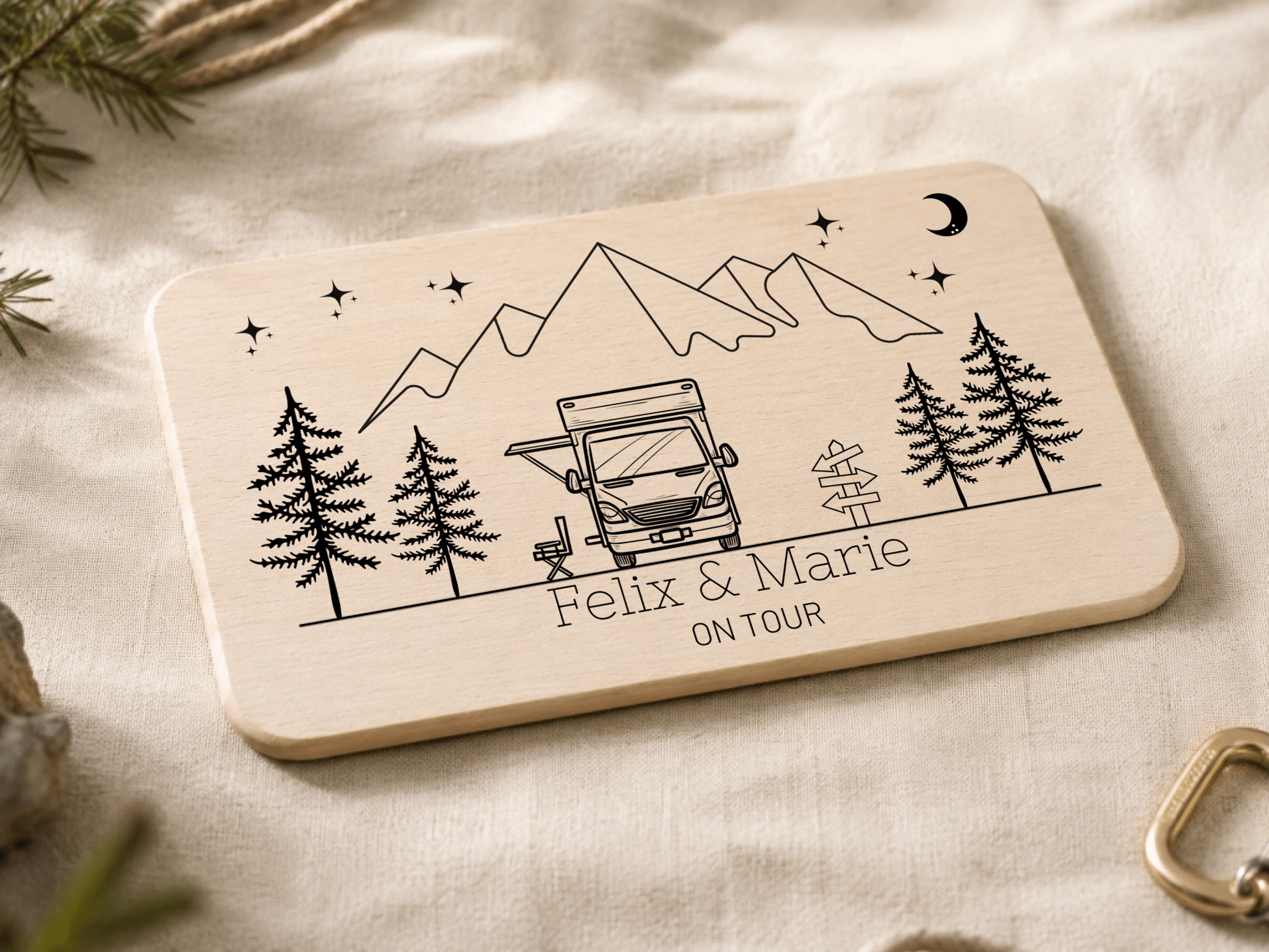 Personalisiertes Frühstücksbrett Camper mit Namen und Gravur aus Buchenholz Little Mathilda Little Mathilda Frühstücksbrett