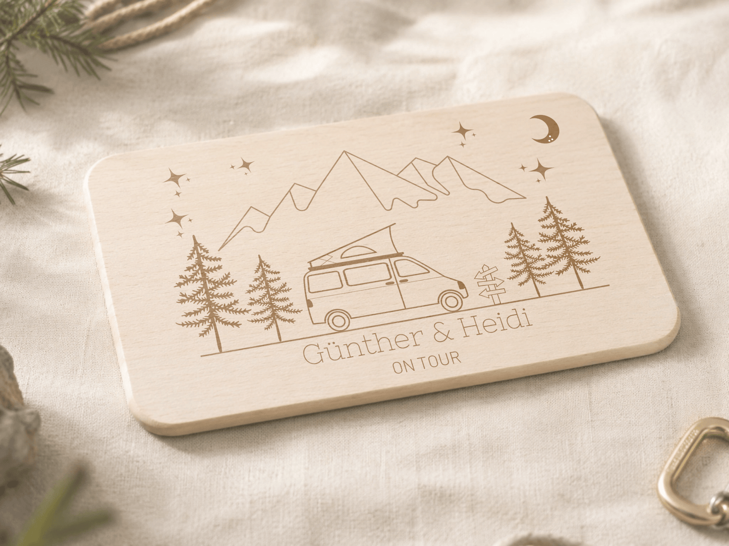 Personalisiertes Frühstücksbrett Camping van mit Aufstelldach mit Namen und Gravur aus 100% Buchenholz Little Mathilda Little Mathilda Frühstücksbrett