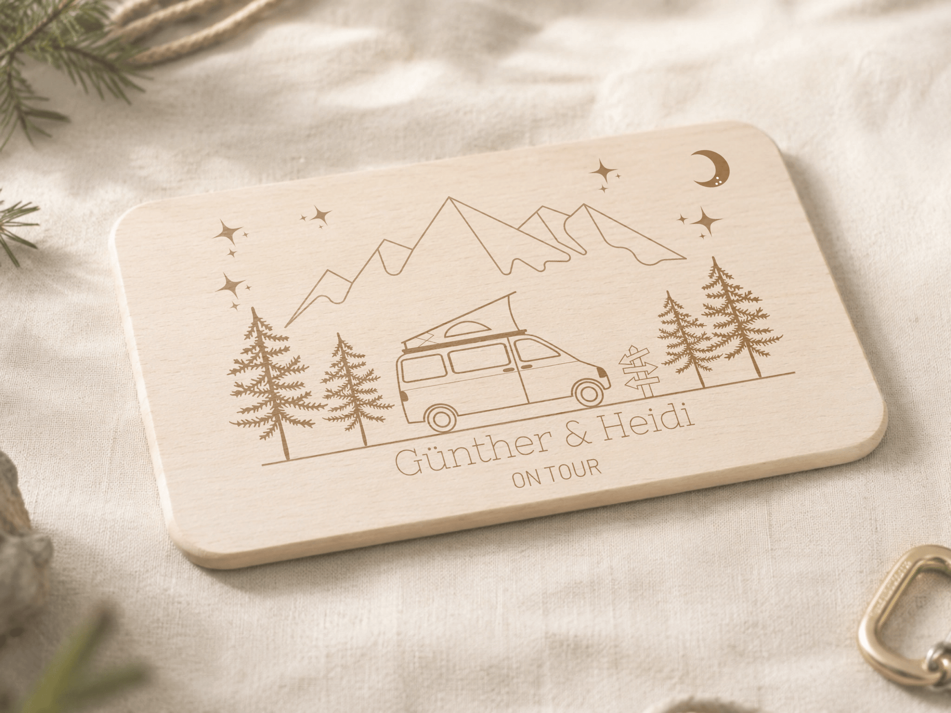 Personalisiertes Frühstücksbrett Camping van mit Aufstelldach mit Namen und Gravur aus 100% Buchenholz Little Mathilda Little Mathilda Frühstücksbrett