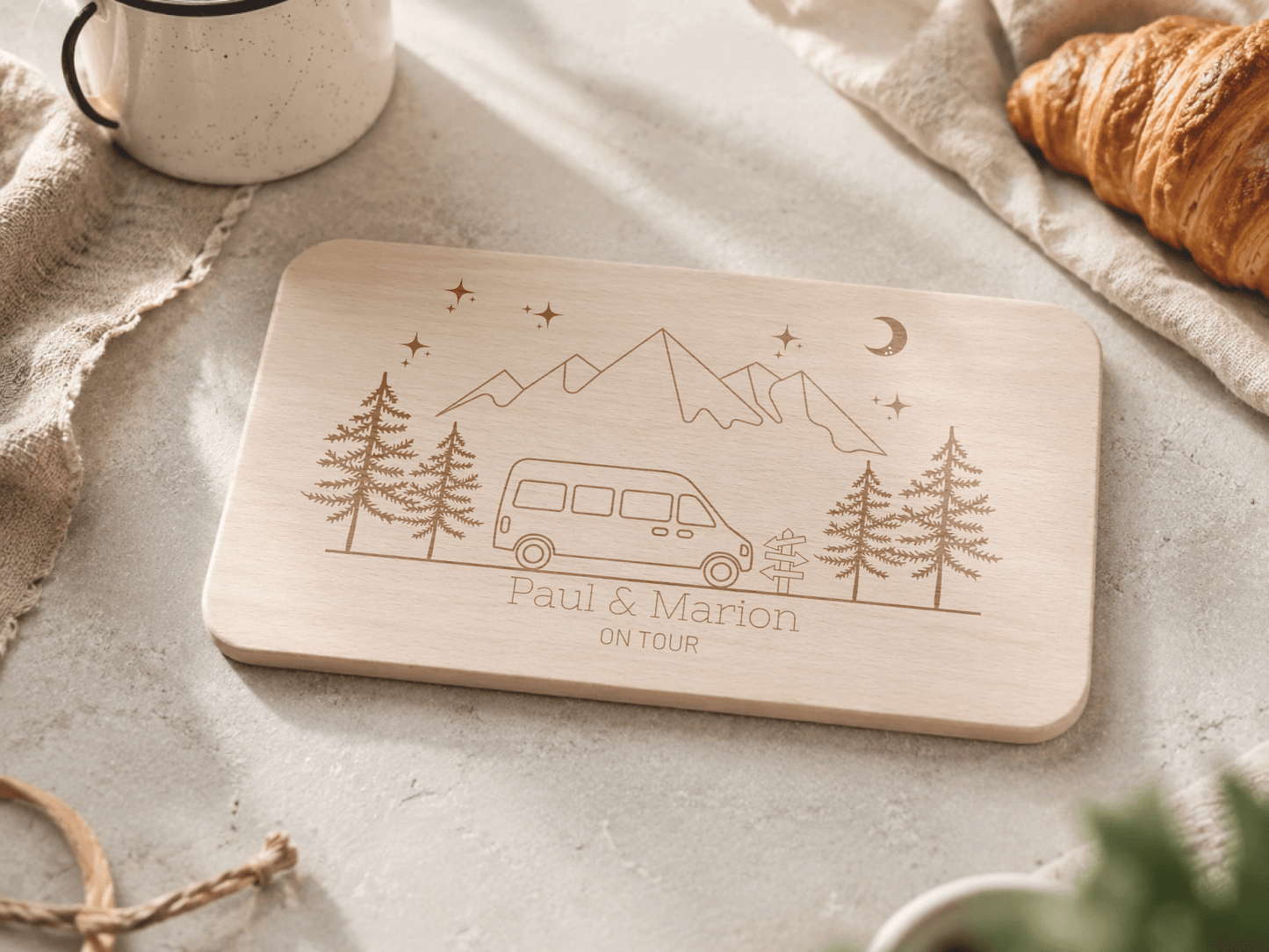 Personalisiertes Frühstücksbrett für Camper "Camper Van" mit Namen und Gravur aus 100% Buchenholz Little Mathilda Little Mathilda Frühstücksbrett