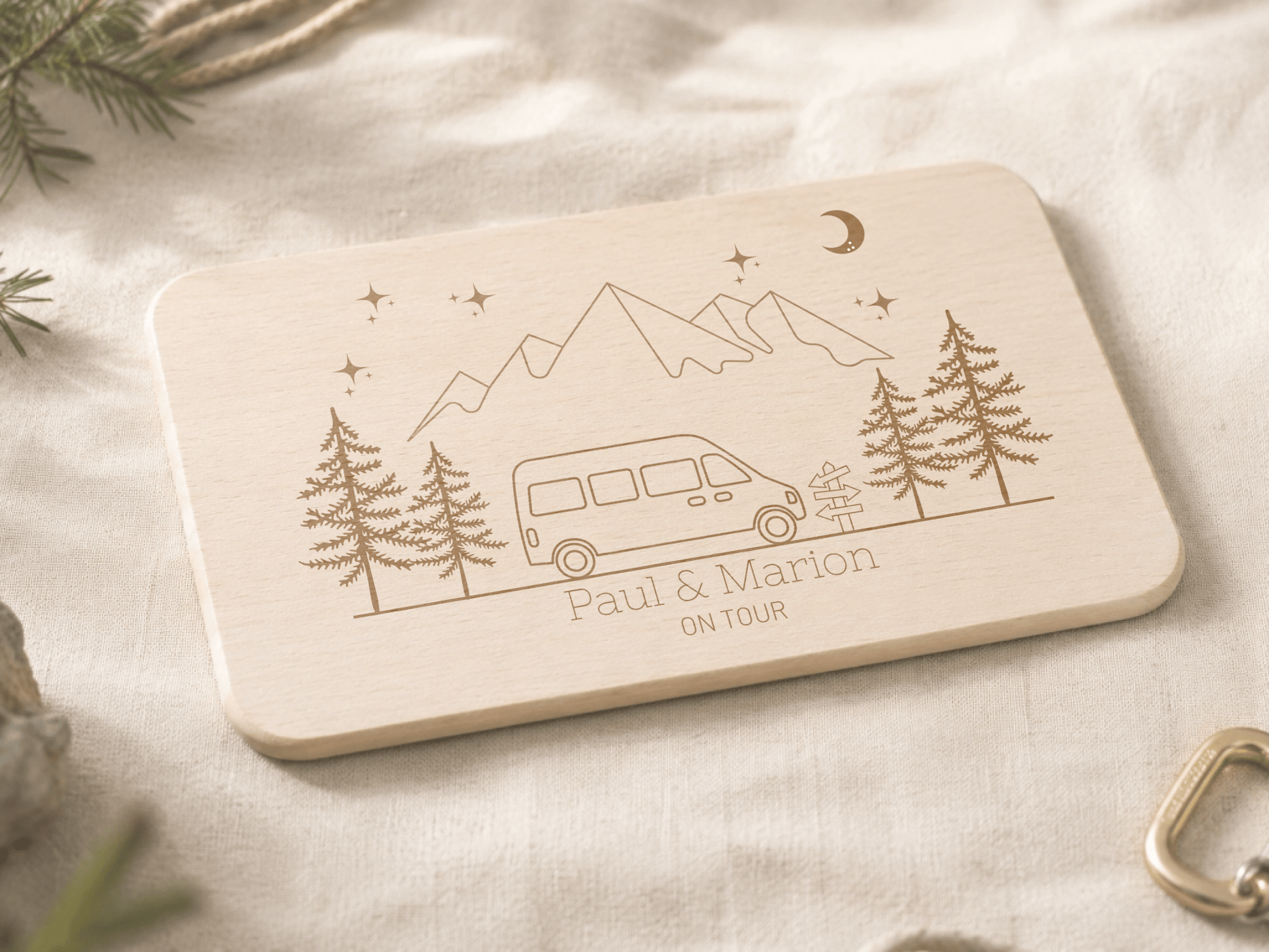 Personalisiertes Frühstücksbrett für Camper "Camper Van" mit Namen und Gravur aus 100% Buchenholz Little Mathilda Little Mathilda Frühstücksbrett
