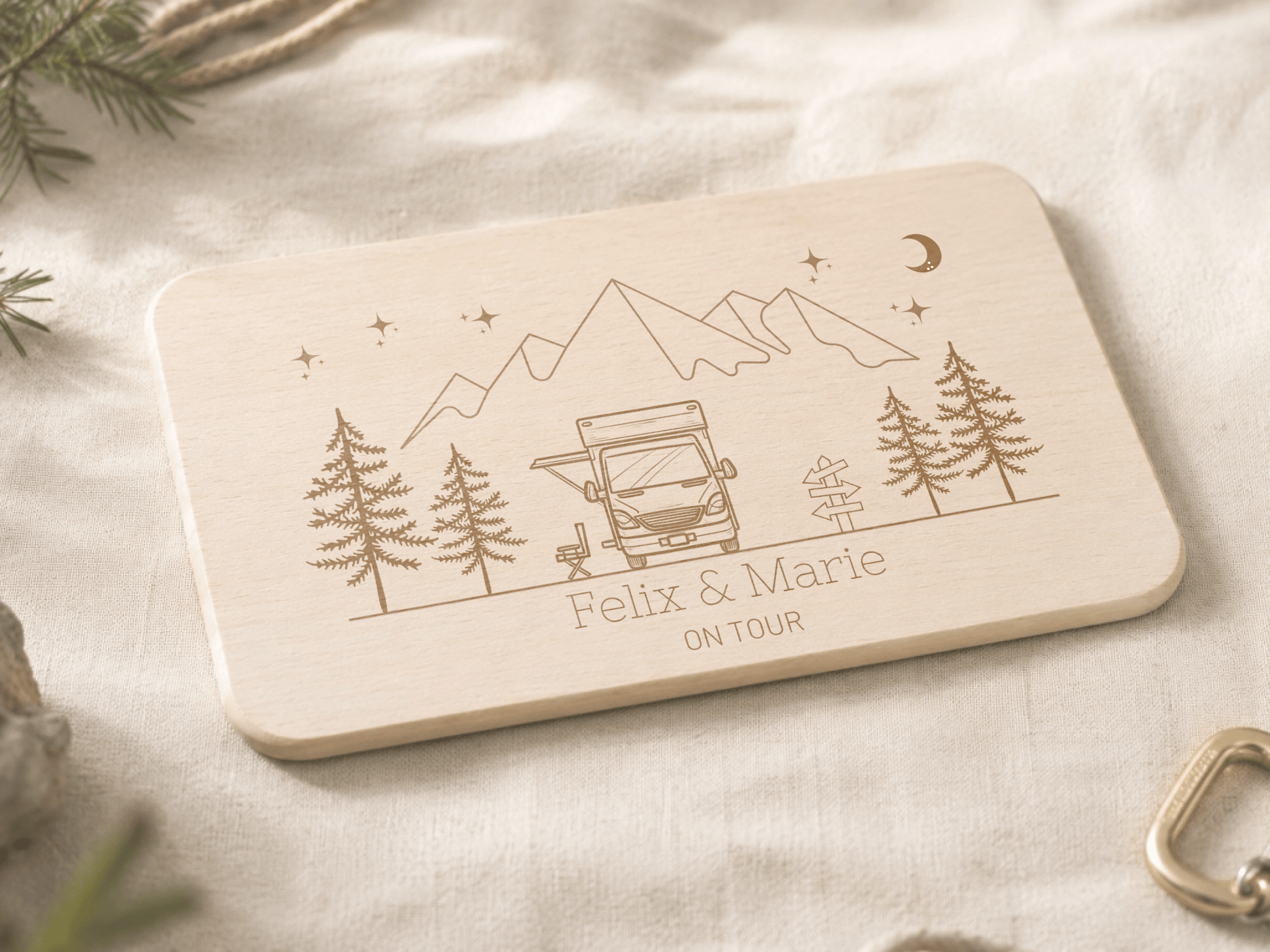 Personalisiertes Frühstücksbrett Wohnmobilcamper mit Namen und Gravur aus Buchenholz Little Mathilda Little Mathilda Frühstücksbrett
