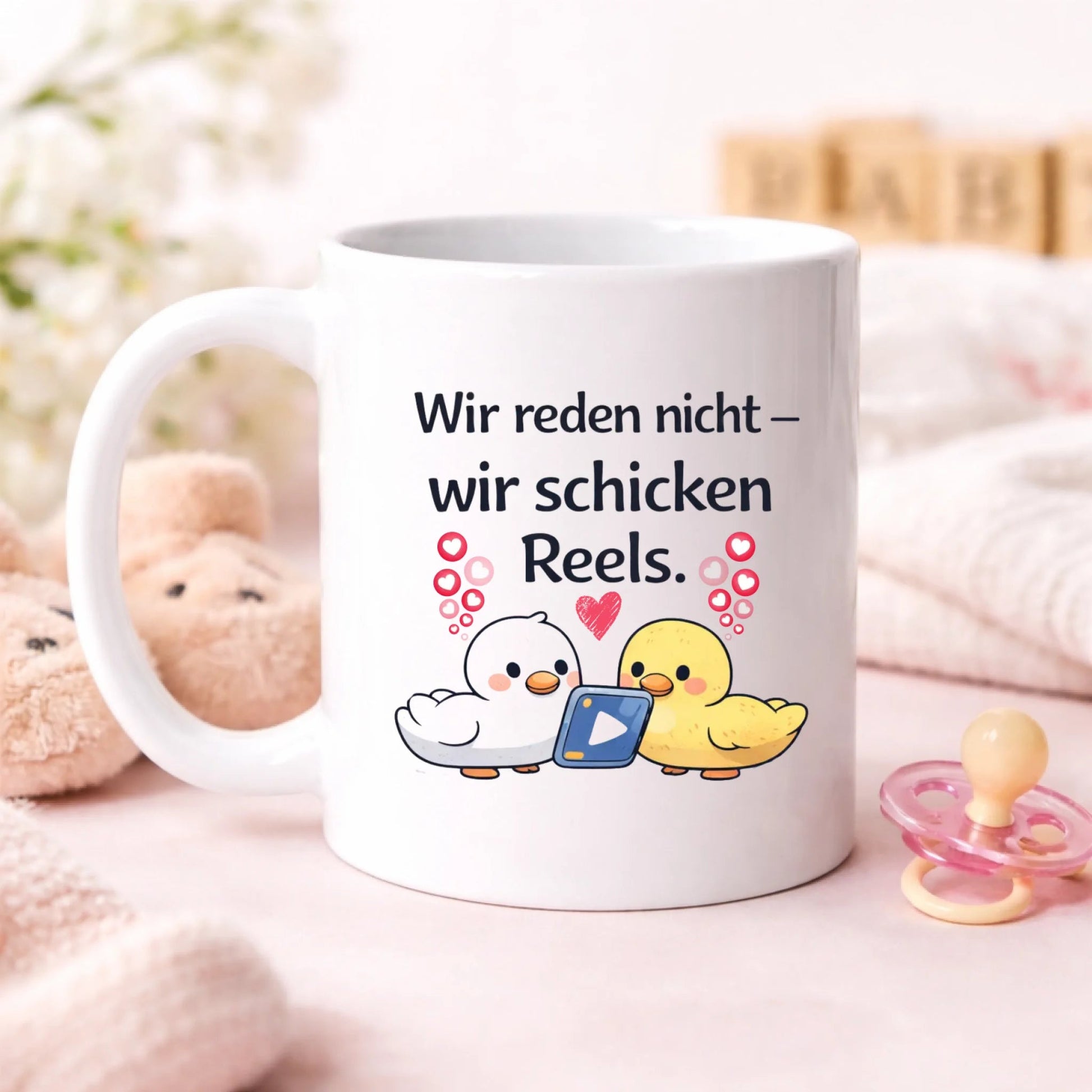 Kaffeetasse Tasse mit Spruch: Wir reden nicht, wir schicken Reels Little Mathilda Little Mathilda Keramik Tasse