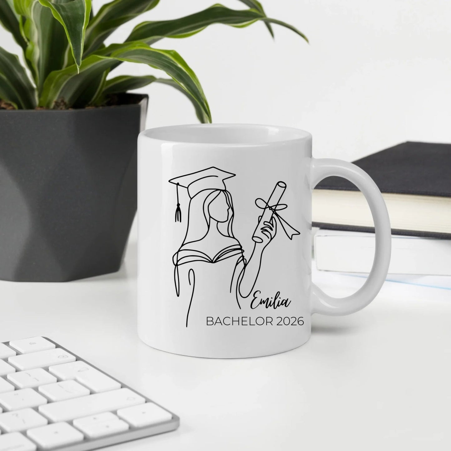 Personalisierte Abschluss - Tasse 2025 mit Namen – Erinnerungsstück zum Abschluss Little Mathilda Little Mathilda Keramik Tasse
