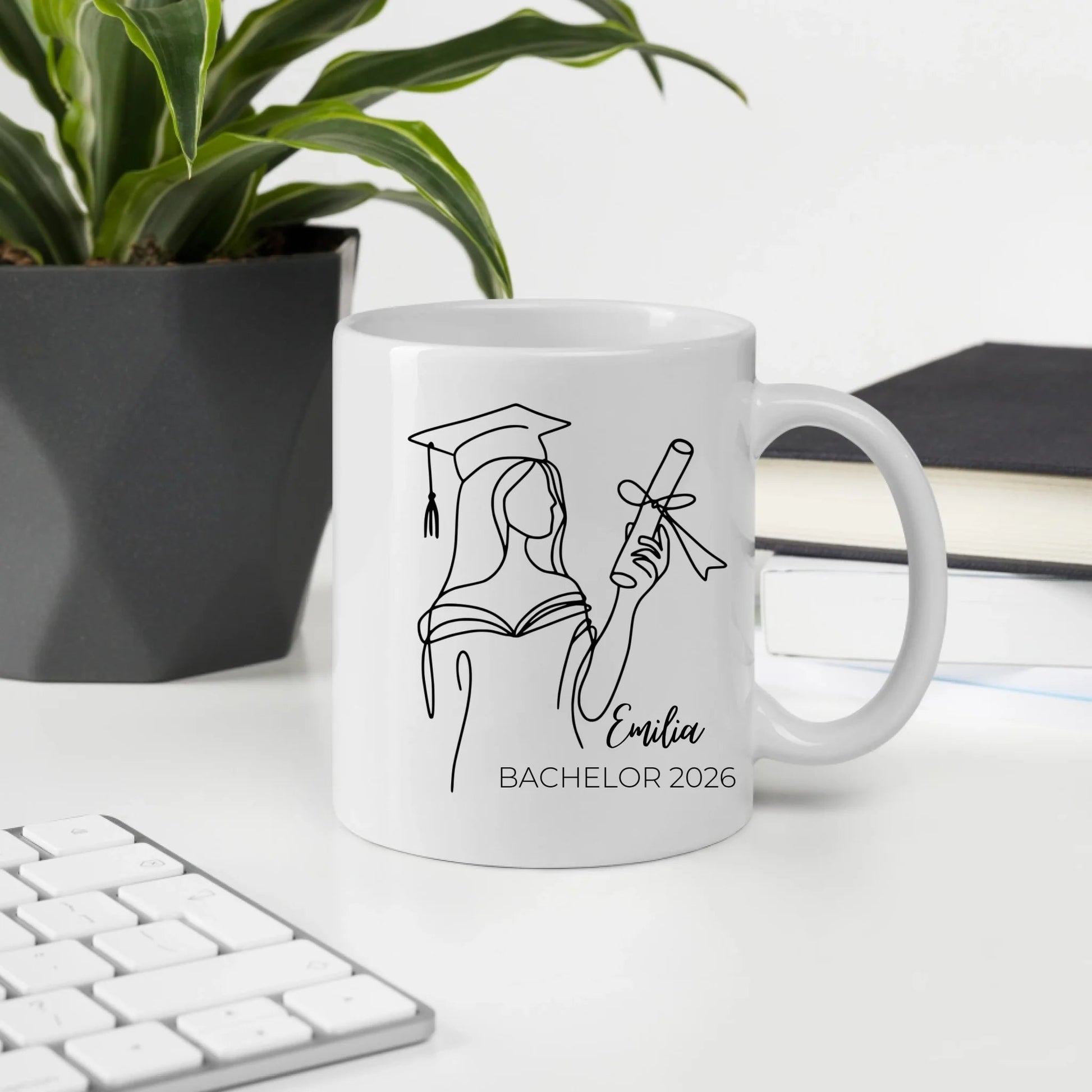 Personalisierte Abschluss - Tasse 2025 mit Namen – Erinnerungsstück zum Abschluss Little Mathilda Little Mathilda Keramik Tasse