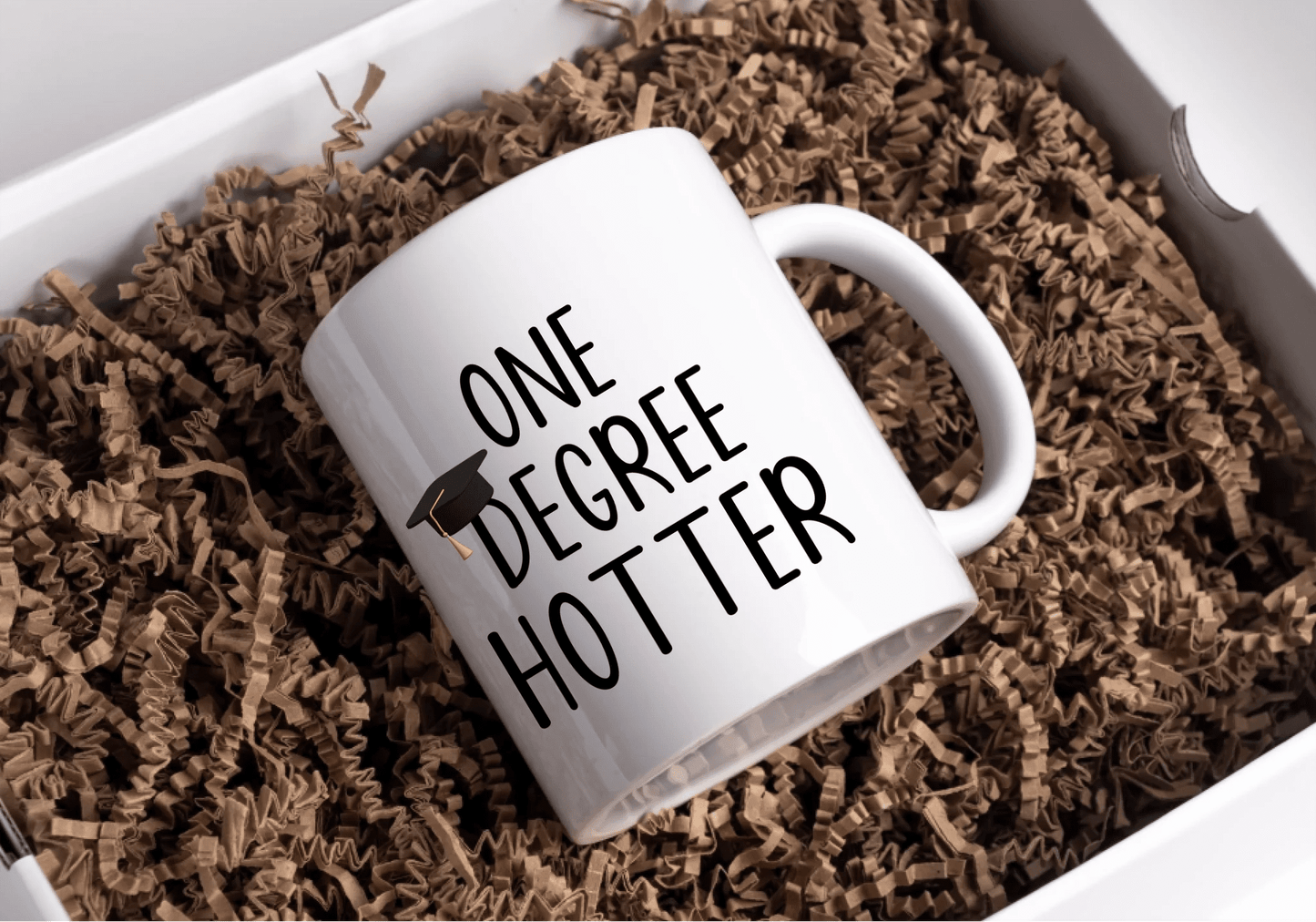 Personalisierte Abschluss Tasse "One Degree Hotter" Little Mathilda Little Mathilda Keramik Tasse
