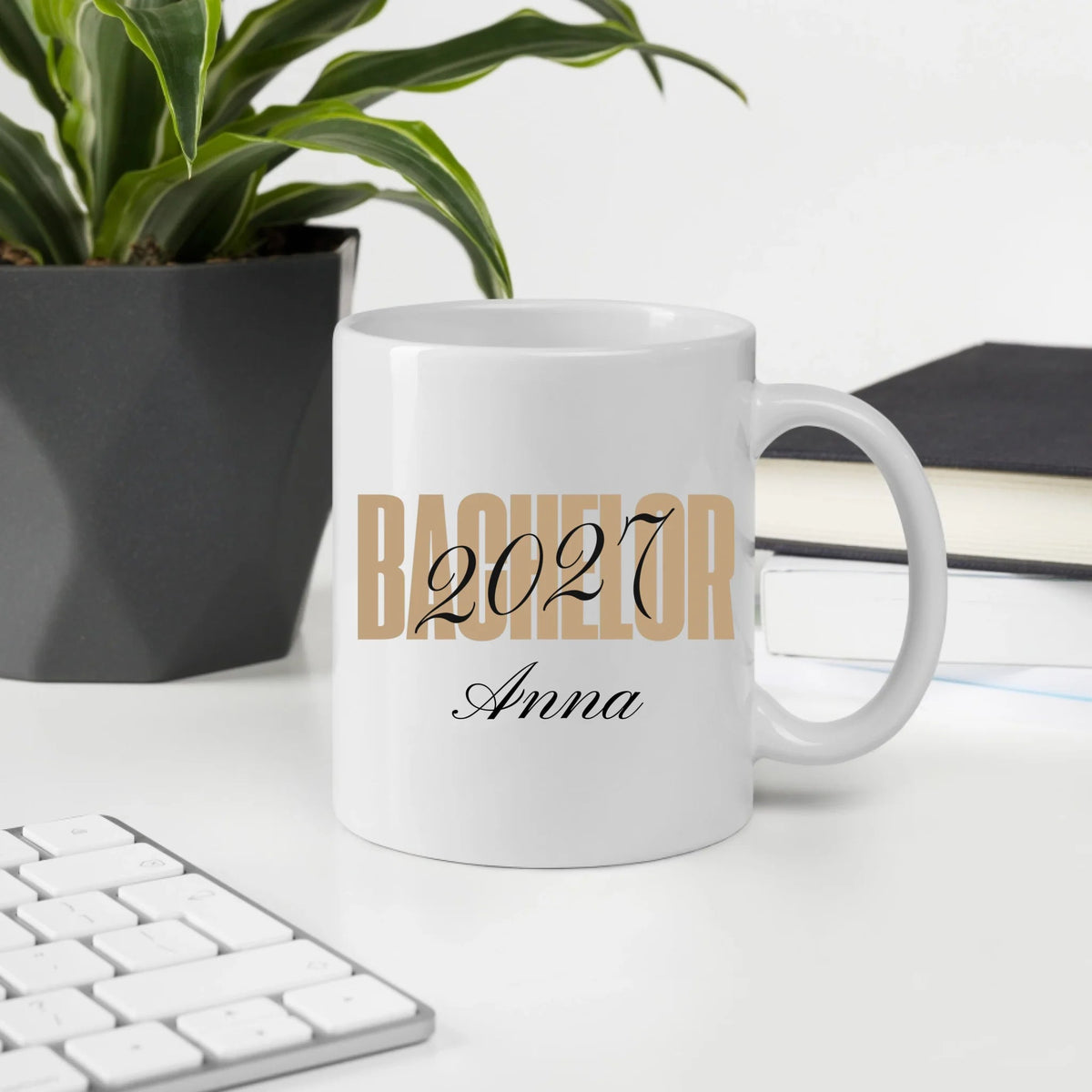 Personalisierte Bachelor Tasse mit Namen & Wunschjahr – Geschenk zum Bachelorabschluss Little Mathilda Little Mathilda Keramik Tasse