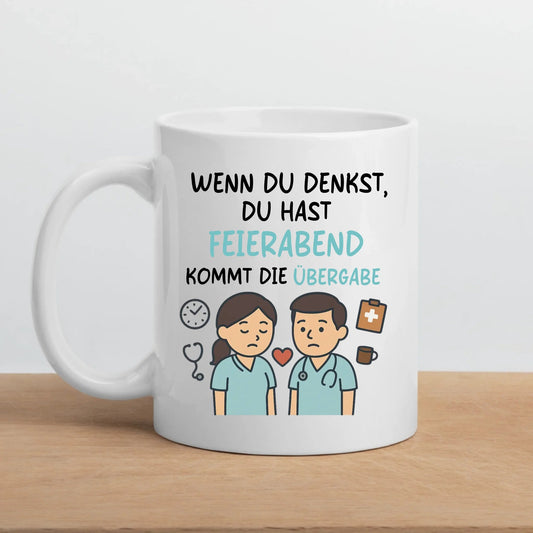 Personalisierte Krankenschwester Tasse mit Spruch "Wenn du denkst du hast Feierabend.." Little Mathilda Little Mathilda Keramik Tasse