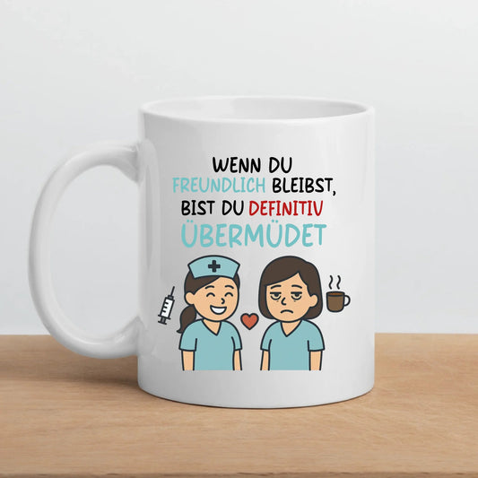 Personalisierte Krankenschwester Tasse mit Spruch "Wenn du freundlich bleibst, bist du übermüdet" Little Mathilda Little Mathilda Keramik Tasse