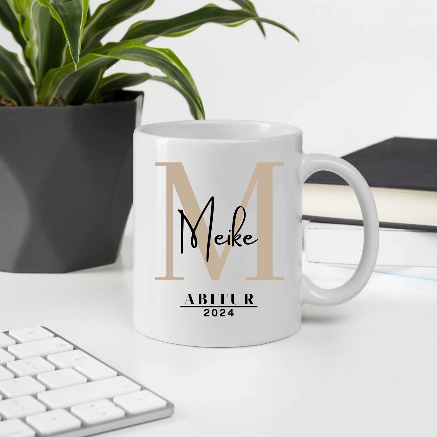 Personalisierte Tasse zum Abschluss mit Namen – Geschenk für Absolvent:innen Little Mathilda Little Mathilda Keramik Tasse