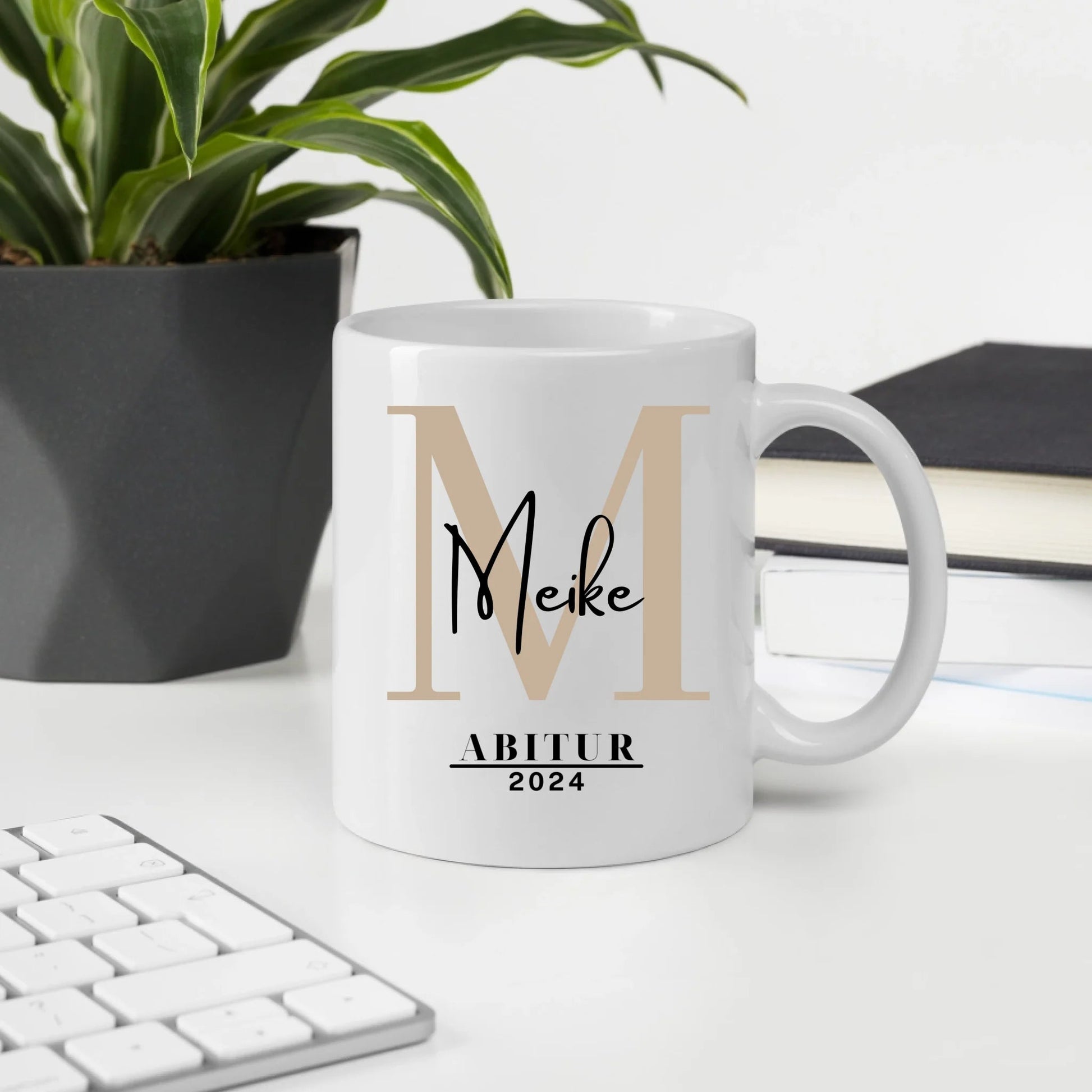 Personalisierte Tasse zum Abschluss mit Namen – Geschenk für Absolvent:innen Little Mathilda Little Mathilda Keramik Tasse