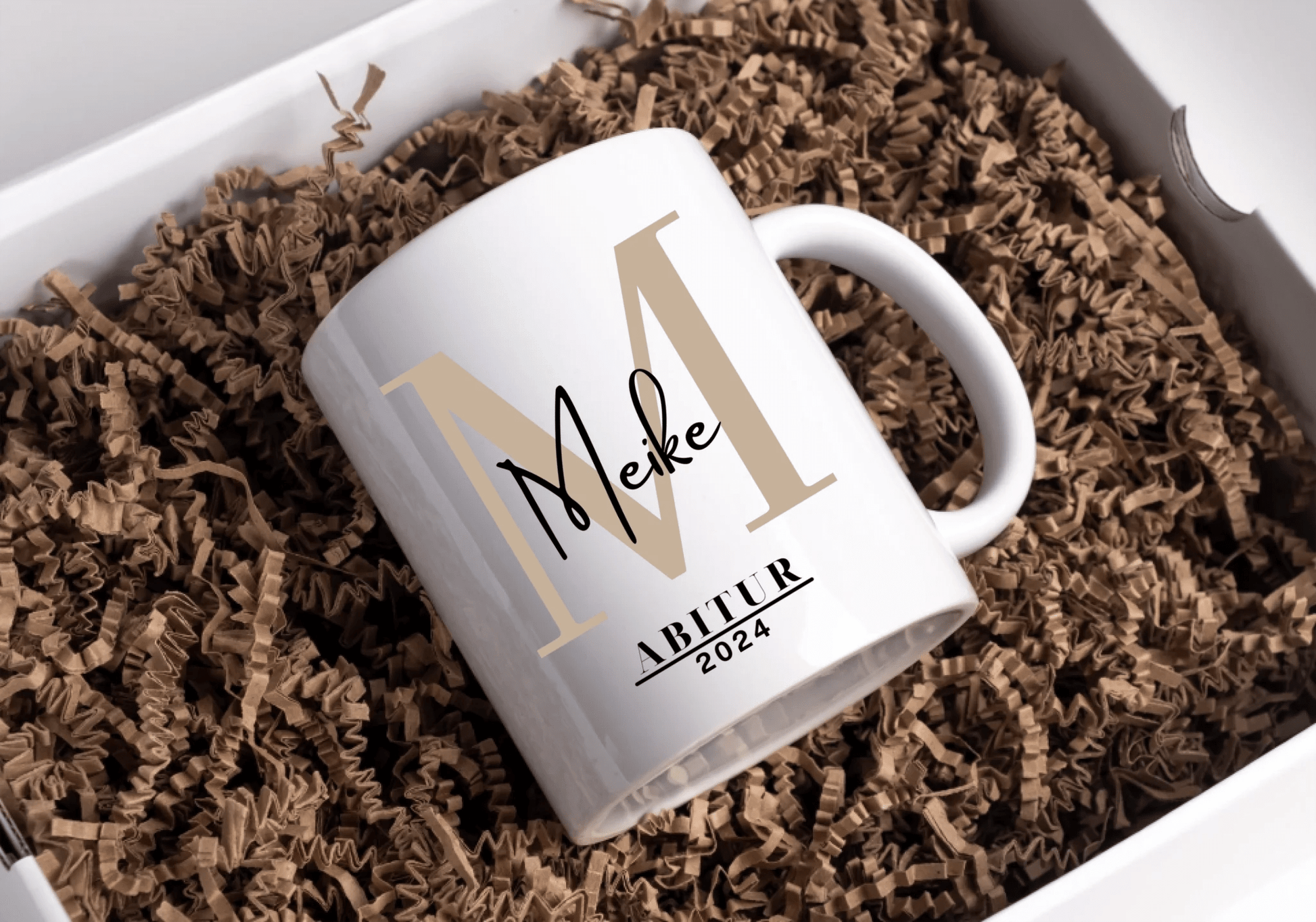 Personalisierte Tasse zum Abschluss mit Namen – Geschenk für Absolvent:innen Little Mathilda Little Mathilda Keramik Tasse