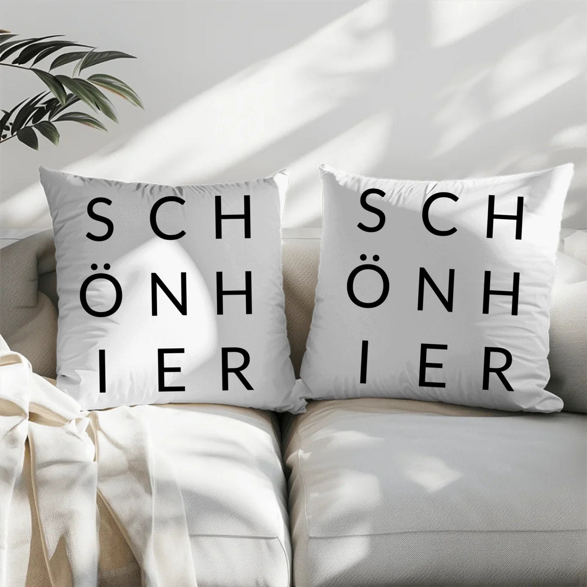 Dekokissen „SCHÖN HIER“ – Modernes Baumwollkissen mit Aufdruck Little Mathilda Little Mathilda Kissen