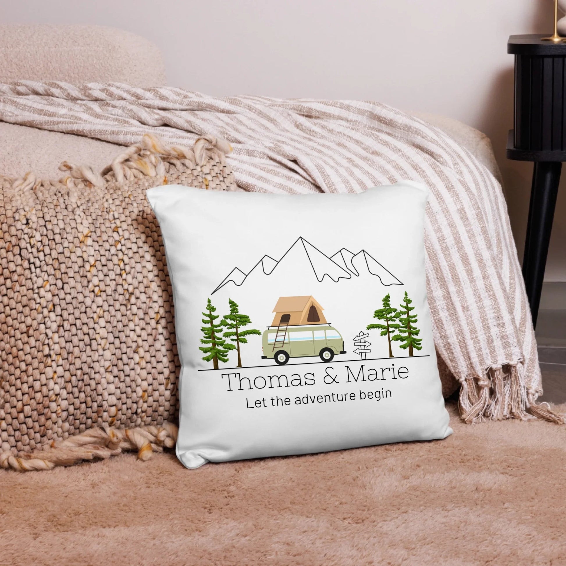 Personalisiertes Camping Kissen bunter Camper mit Dachzelt Little Mathilda Little Mathilda Kissen