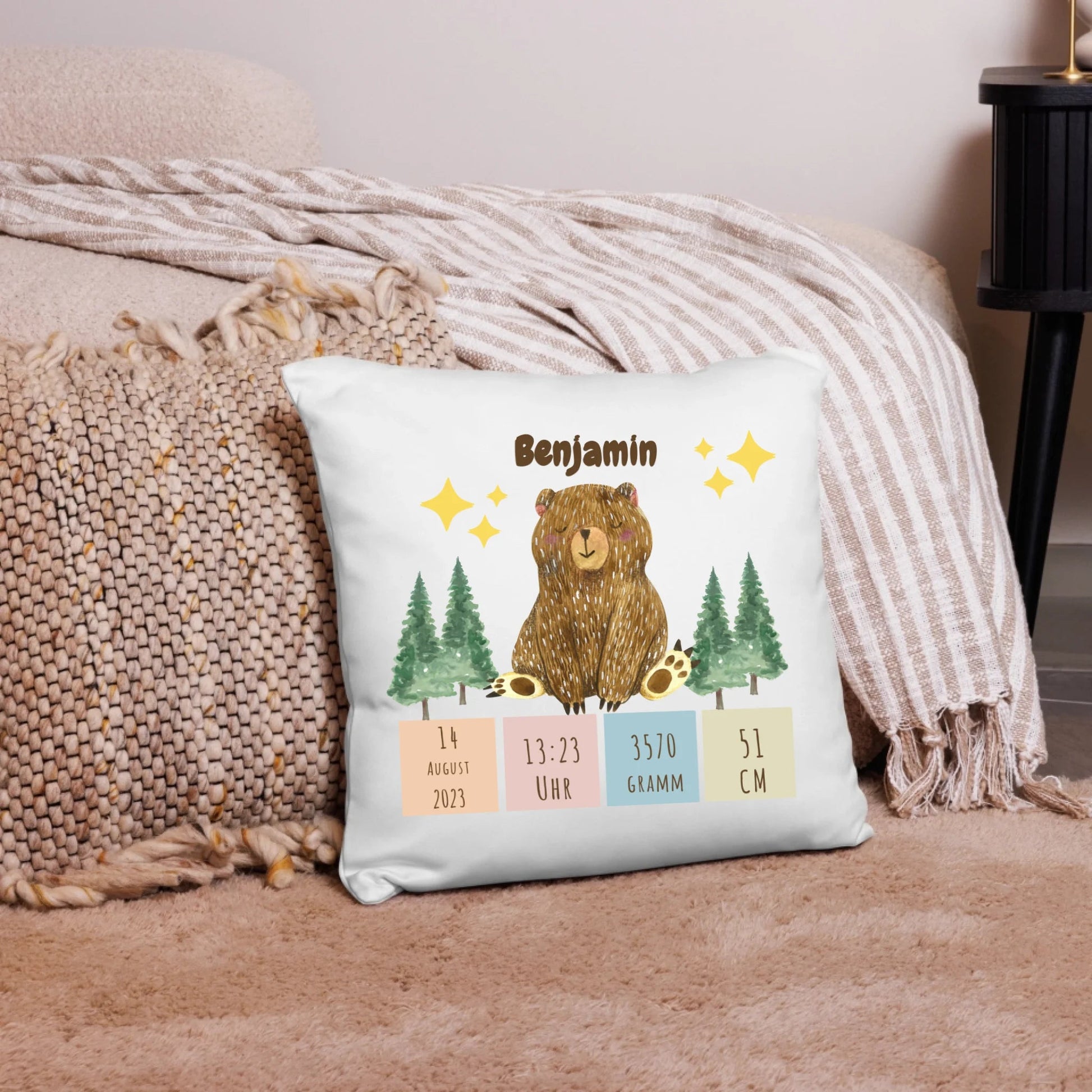 Personalisiertes Geburtskissen: Schlafbär (40x40cm Baumwolle) Little Mathilda Little Mathilda Kissen