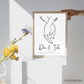 Hochzeitsgeschenk personalisiert – stilvolles Poster mit Händen, Namen des Brautpaares und Hochzeitsdatum