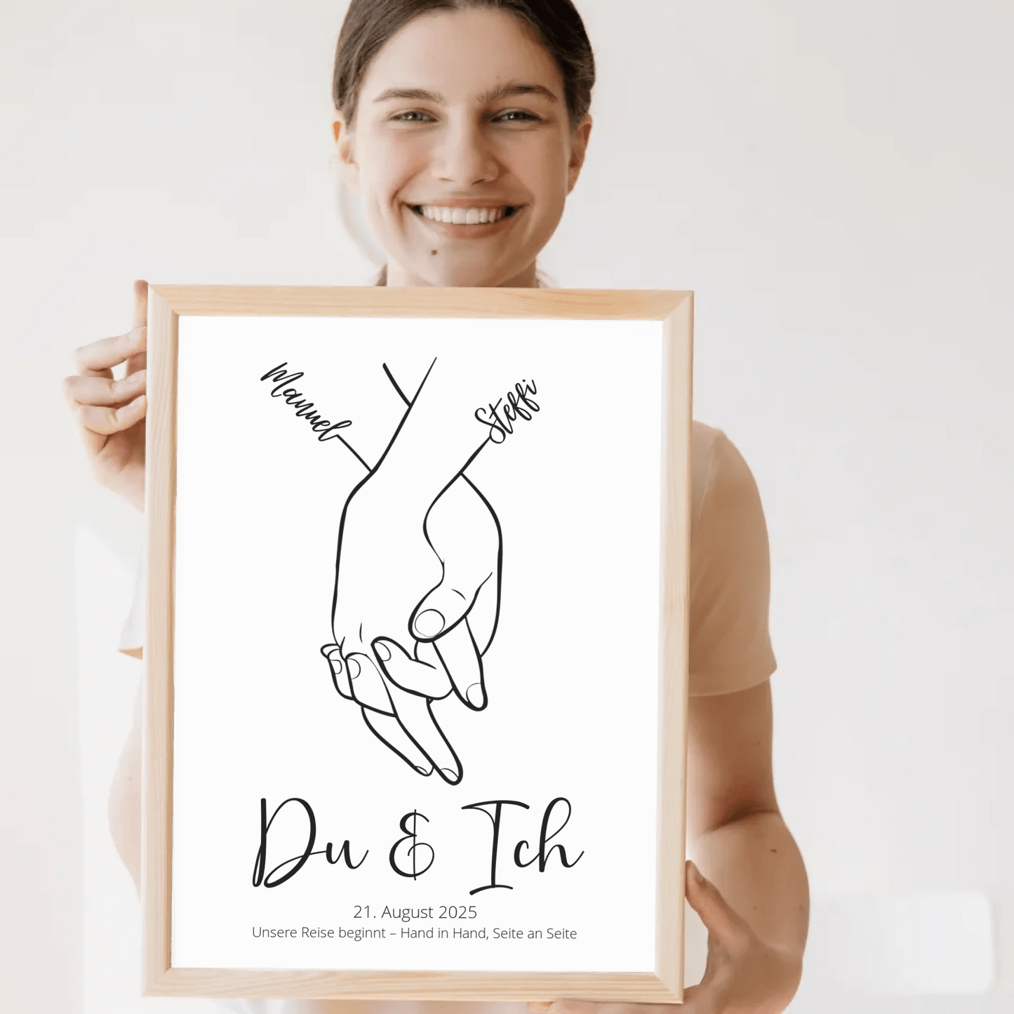 Romantisches Paarposter als Hochzeitsgeschenk – Hand in Hand Motiv mit Namen und Datum personalisiert
