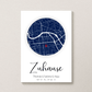 Personalisiertes Stadtkartenposter „Zuhause“ – Runde Karte in Dunkelblau mit Namen & Koordinaten | Familienposter Little Mathilda Little Mathilda Poster