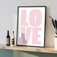 Typografie-Poster „LOVE“ – Modernes Fotoposter Little Mathilda Little Mathilda Poster