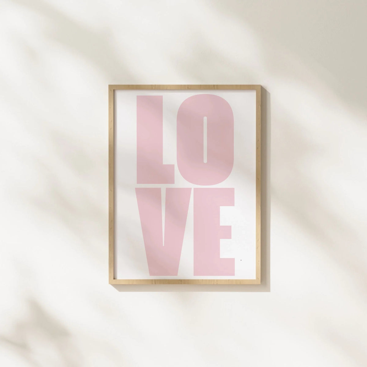 Typografie-Poster „LOVE“ – Modernes Fotoposter Little Mathilda Little Mathilda Poster