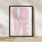 Typografie-Poster „LOVE“ – Modernes Fotoposter Little Mathilda Little Mathilda Poster