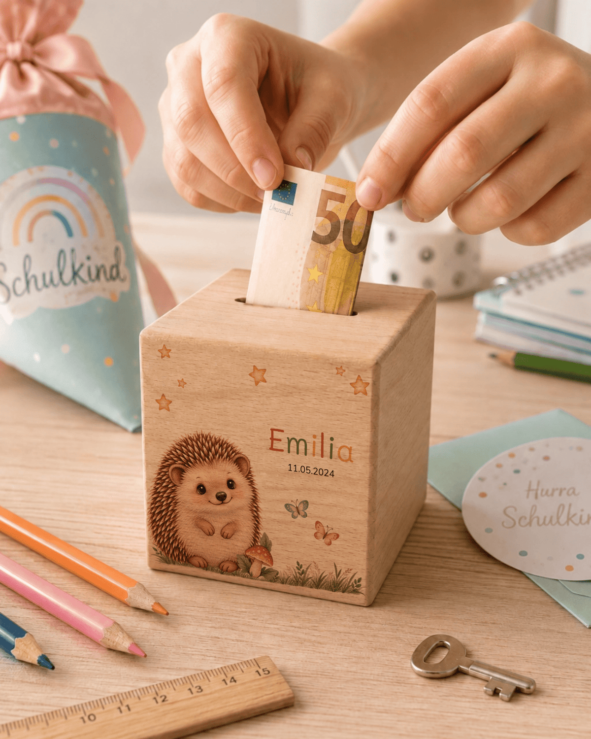 Personalisierte Holzspardose mit Igel, Name & Datum Little Mathilda Little Mathilda Spardose