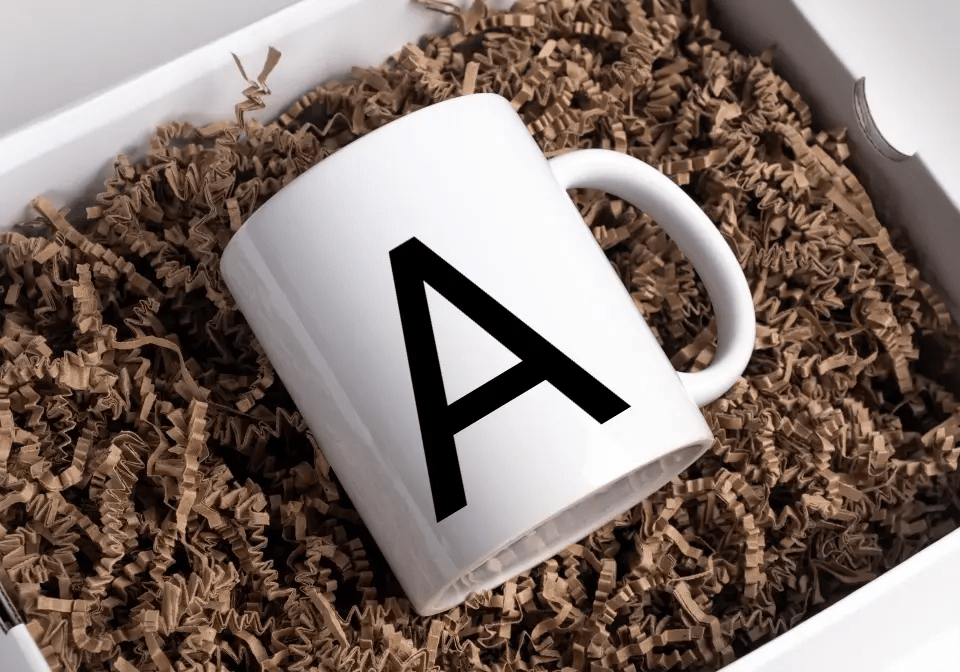 Minimalistische Buchstabentasse Little Mathilda Little Mathilda Tasse